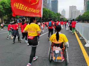 李斌高位截瘫逆袭马拉松，手跑出80多奖牌，成长沙五连冠