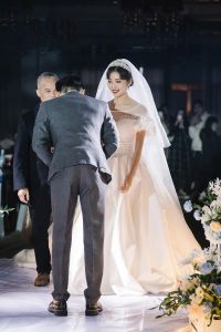 奥运冠军道格拉斯索萨与女友加布里埃尔结婚，八年长跑终成眷属