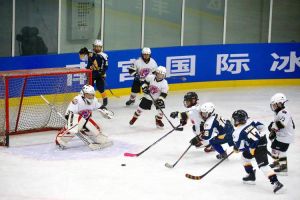 吉林校园冰球队崛起，冰雪运动点燃活力！