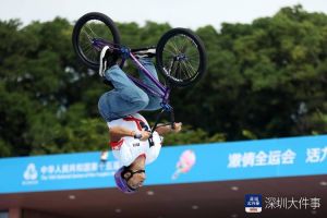 广东省运会小轮车比赛开幕，选手竞技争夺金牌