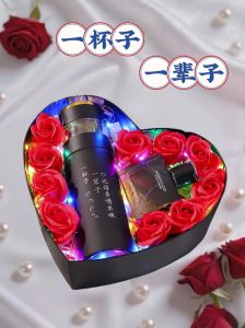 男士出门必备物品_西装皮鞋皮带香水和高级手表