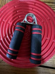 有什么运动需要器具_运动器材丰富多样，有氧力量球类户外等满足不同需求，选择要科学合理