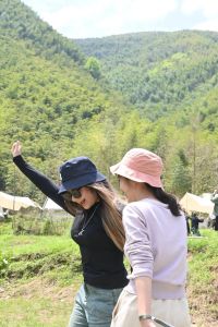 两个女大学生去露营后续_女大学生露营现巨婴争吵退赛，独立生存能力引反思