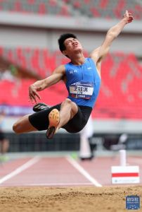 全国田径大奖赛，陕西选手张振宇夺铅球冠军