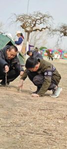 与哥哥朋友一起露营_周末露营，逃离城市，拥抱自然，放松身心，简单治愈！