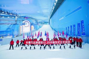 长春室内滑雪火爆！大人小孩齐上阵，冰雪乐趣全年享